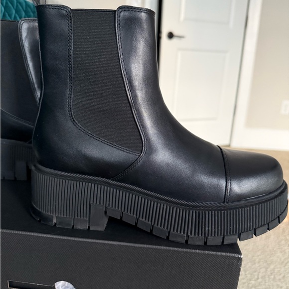 Marc Fisher LTD Bermedia Black Leather Lug Boots - Picture 8 of 14